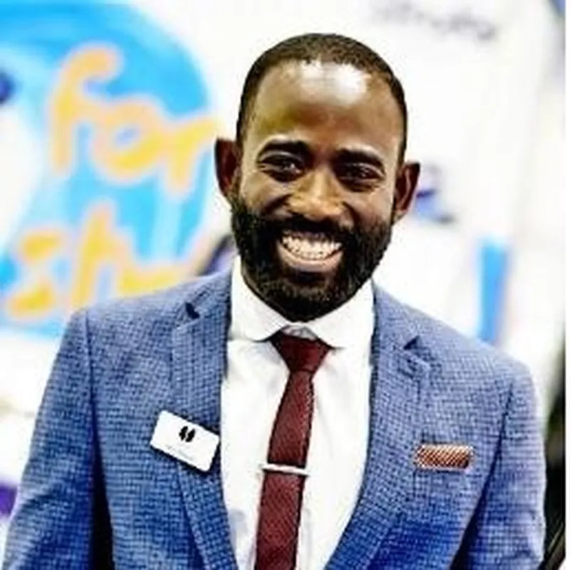 Yemi Ibidunni Headshot