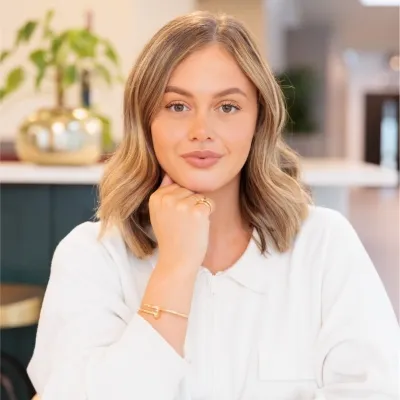 Charlotte MacDonald Headshot
